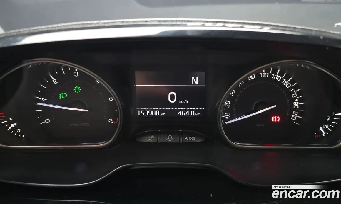 Peugeot 2008 2017 1.6 автомат (гидро), фото 8