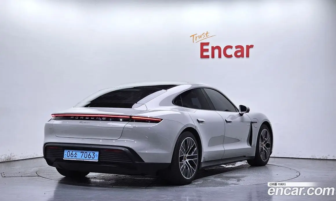 Porsche Taycan 2023 0.1 автомат (гидро), фото 2 Porsche Taycan 2023 0.1 автомат (гидро), фото 2