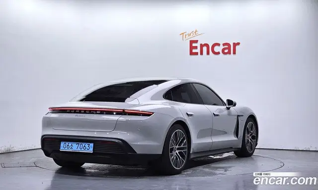 Porsche Taycan 2023 0.1 автомат (гидро), миниатюра 2 Porsche Taycan 2023 0.1 автомат (гидро), миниатюра 2