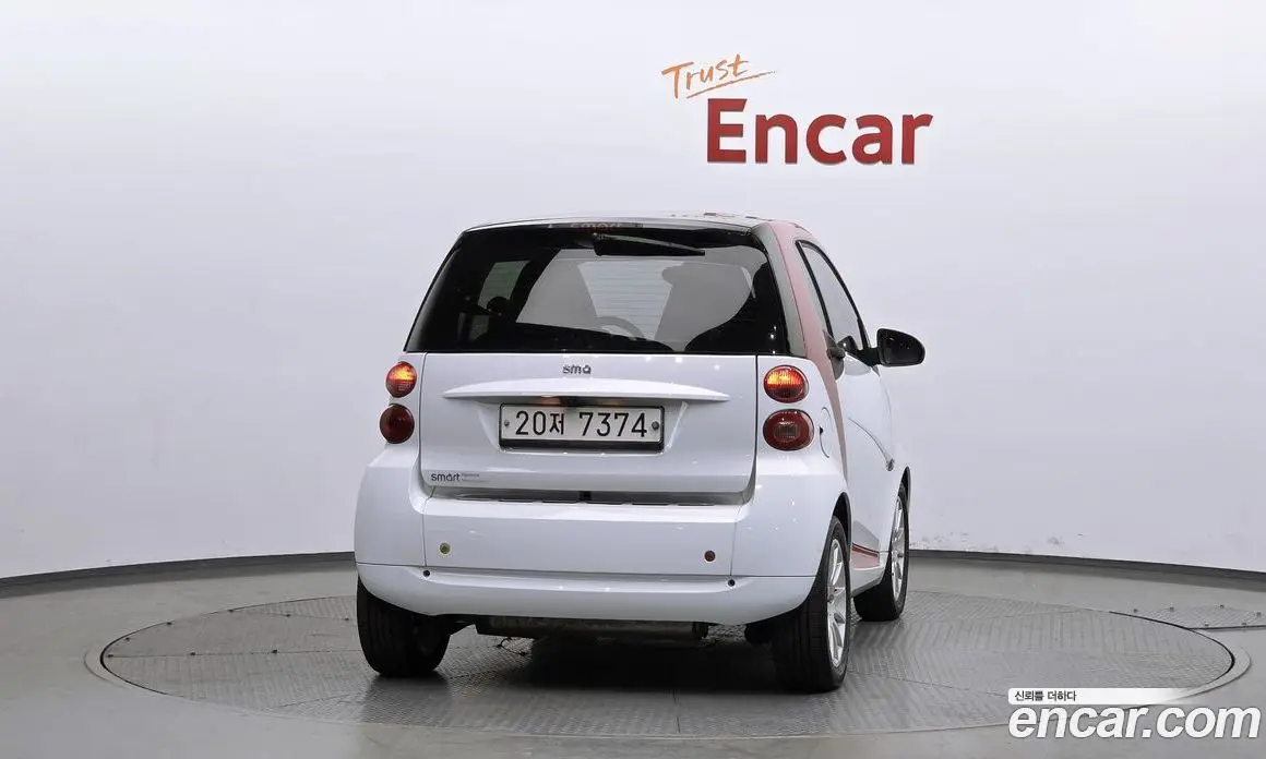 Smart Fortwo 2014 1.0 механика, фото 4 Smart Fortwo 2014 1.0 механика, фото 4