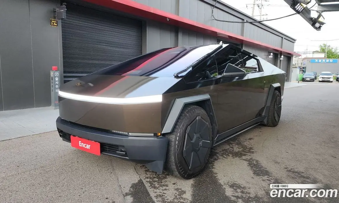 Tesla Cybertruck 2024 0.1 автомат (гидро), фото 1 Tesla Cybertruck 2024 0.1 автомат (гидро), фото 1