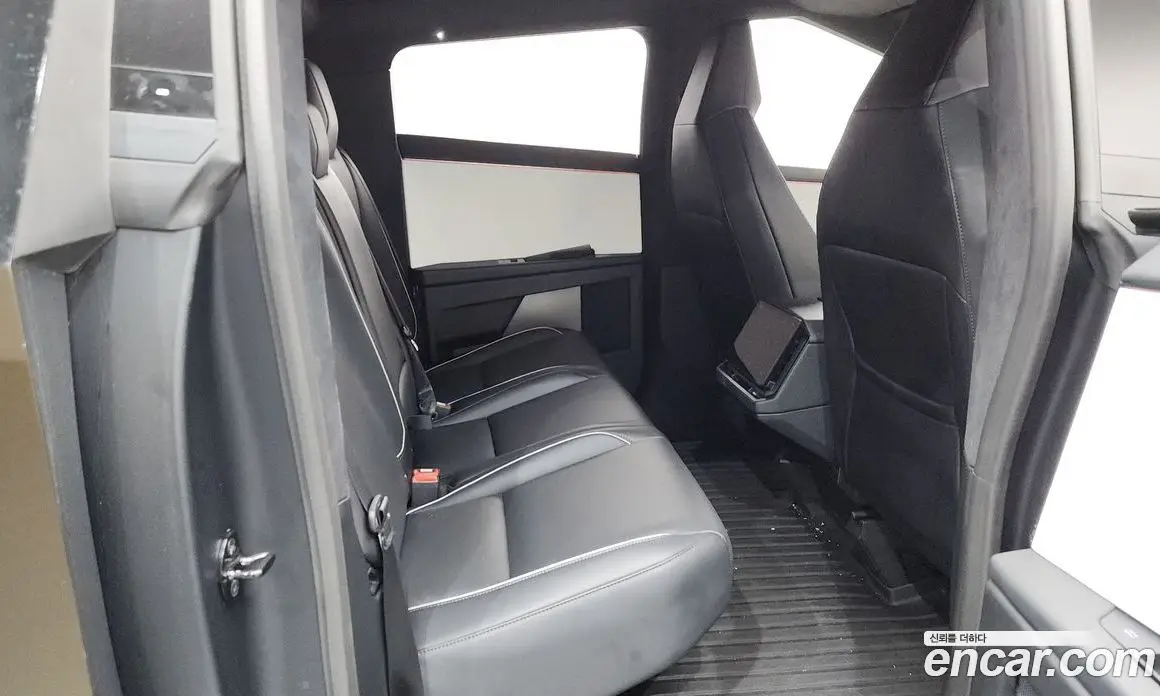 Tesla Cybertruck 2024 0.1 автомат (гидро), фото 11 Tesla Cybertruck 2024 0.1 автомат (гидро), фото 11