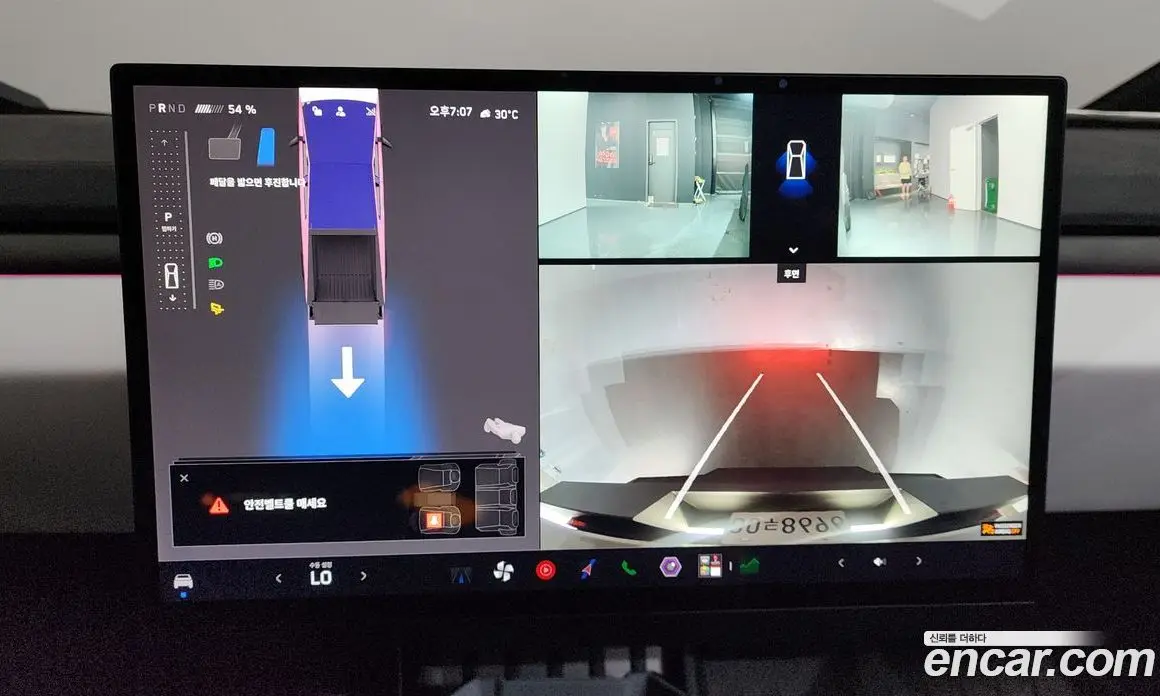 Tesla Cybertruck 2024 0.1 автомат (гидро), фото 16 Tesla Cybertruck 2024 0.1 автомат (гидро), фото 16