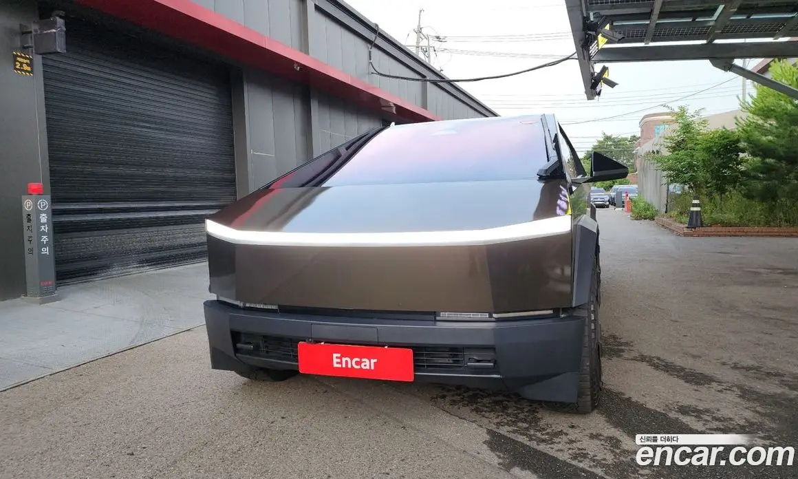 Tesla Cybertruck 2024 0.1 автомат (гидро), фото 3 Tesla Cybertruck 2024 0.1 автомат (гидро), фото 3