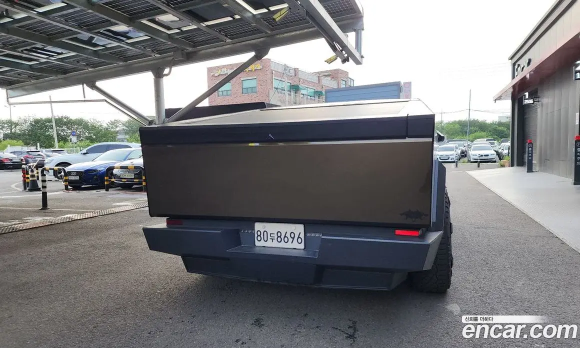 Tesla Cybertruck 2024 0.1 автомат (гидро), фото 4 Tesla Cybertruck 2024 0.1 автомат (гидро), фото 4