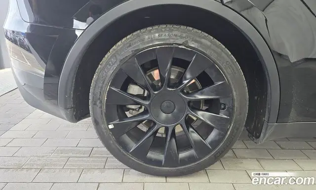 Tesla Model Y 2023 0.2 автомат (гидро), миниатюра 5 Tesla Model Y 2023 0.2 автомат (гидро), миниатюра 5