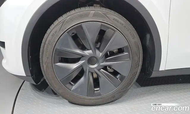 Tesla Model Y 2024 0.2 автомат (гидро), миниатюра 5 Tesla Model Y 2024 0.2 автомат (гидро), миниатюра 5