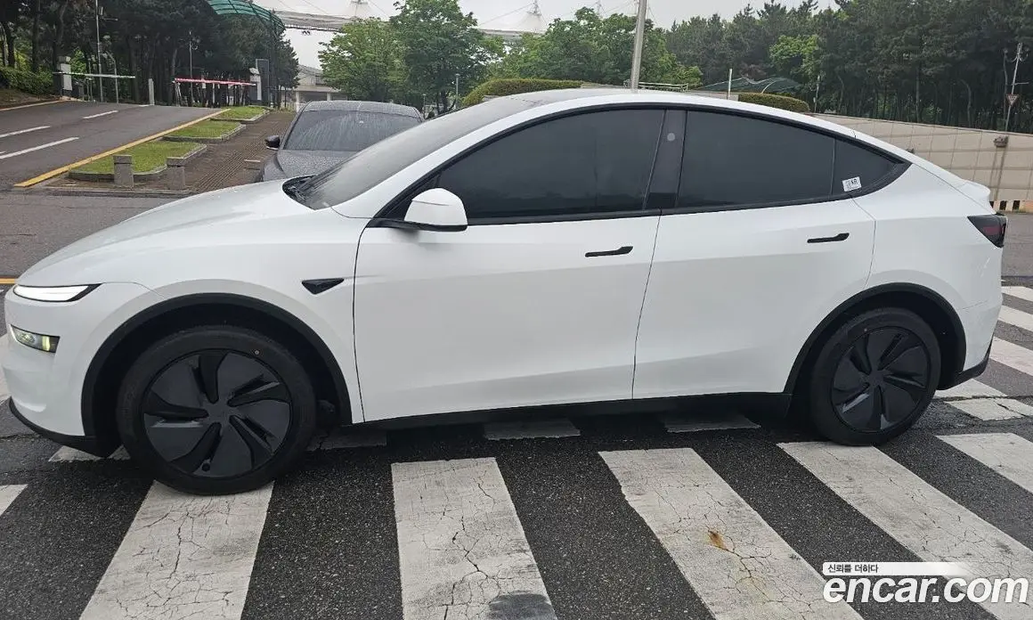 Tesla Model Y 2025 автомат (гидро), фото 1 Tesla Model Y 2025 автомат (гидро), фото 1