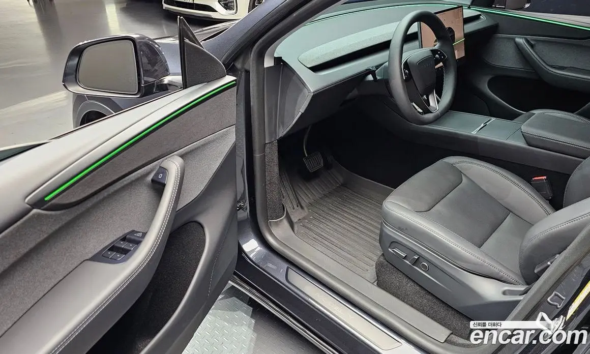 Tesla Model Y 2025 0.2 автомат (гидро), фото 13