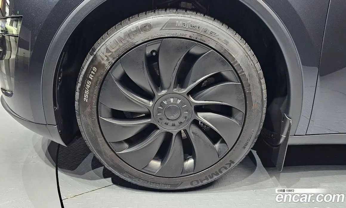 Tesla Model Y 2025 0.2 автомат (гидро), фото 5