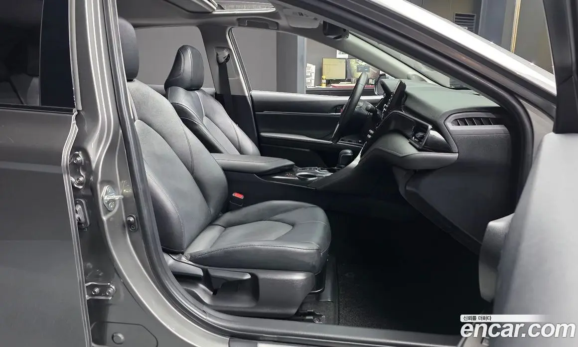 Toyota Camry 2024 2.5 автомат (гидро), фото 17