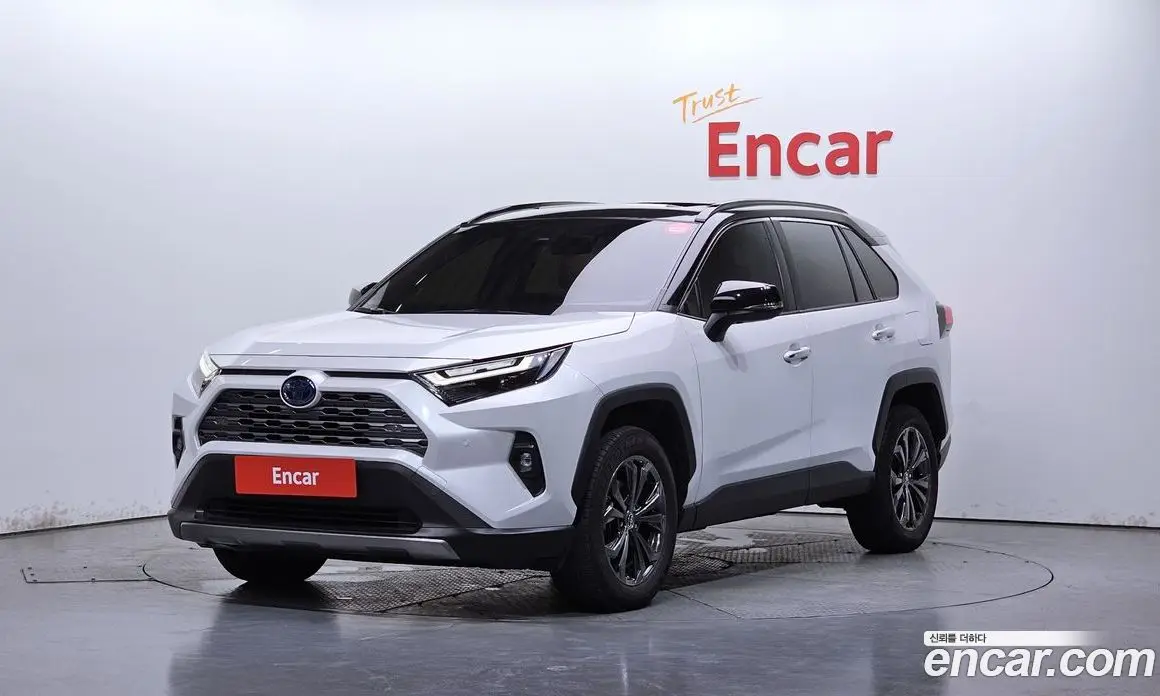 Toyota RAV4 2023 2.5 автомат (гидро), фото 1 Toyota RAV4 2023 2.5 автомат (гидро), фото 1