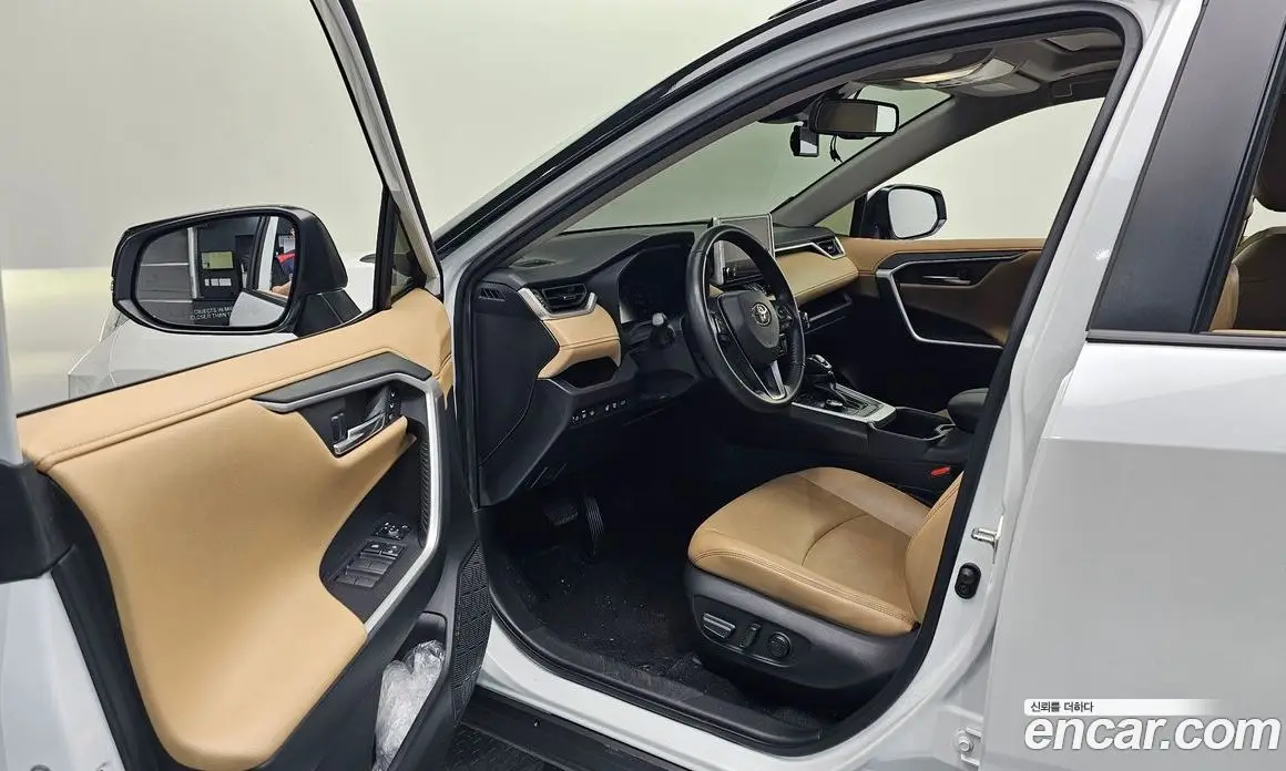 Toyota RAV4 2023 2.5 автомат (гидро), фото 13 Toyota RAV4 2023 2.5 автомат (гидро), фото 13