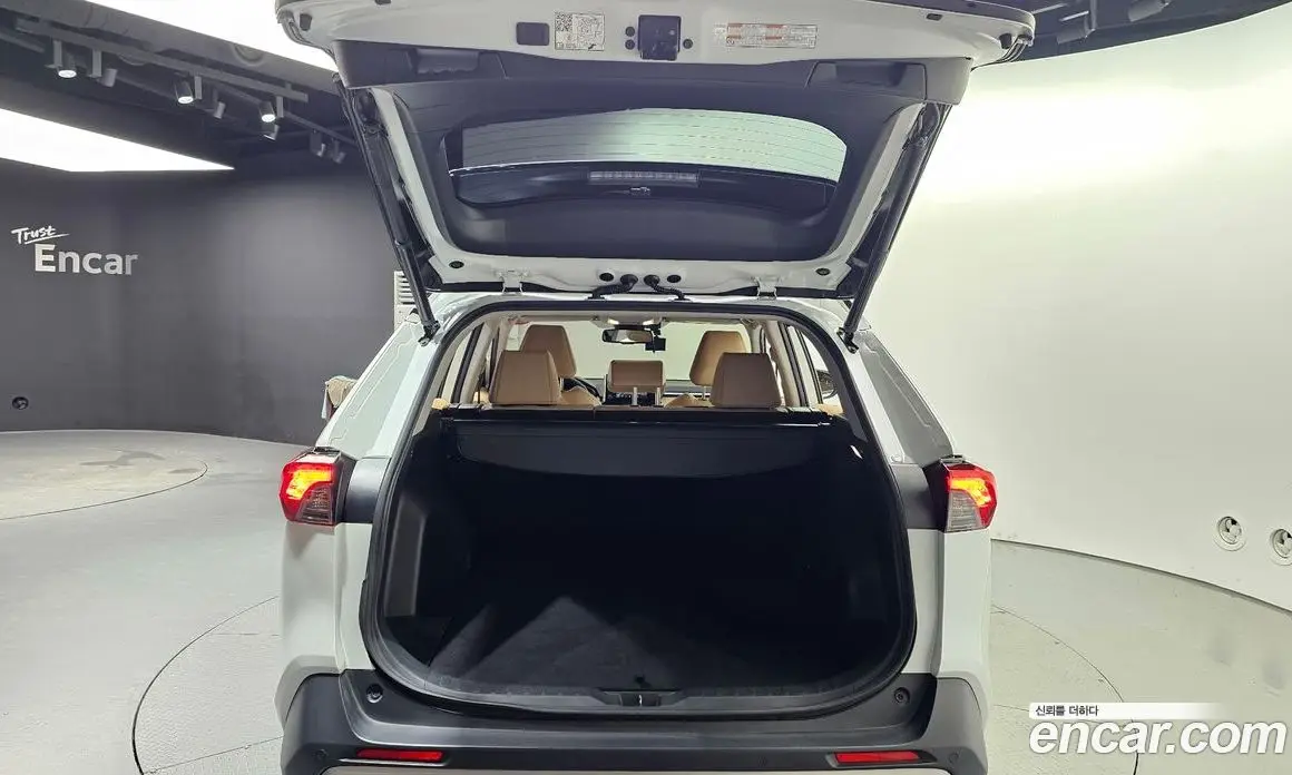 Toyota RAV4 2023 2.5 автомат (гидро), фото 26 Toyota RAV4 2023 2.5 автомат (гидро), фото 26