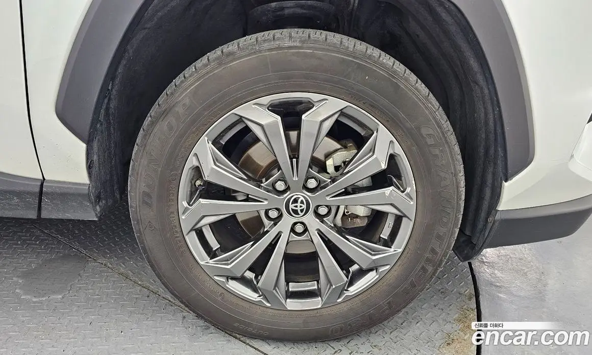 Toyota RAV4 2023 2.5 автомат (гидро), фото 5 Toyota RAV4 2023 2.5 автомат (гидро), фото 5