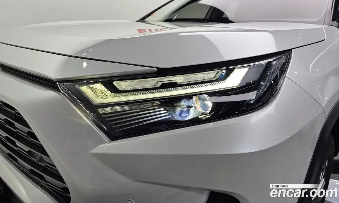 Toyota RAV4 2023 2.5 автомат (гидро), фото 8 Toyota RAV4 2023 2.5 автомат (гидро), фото 8