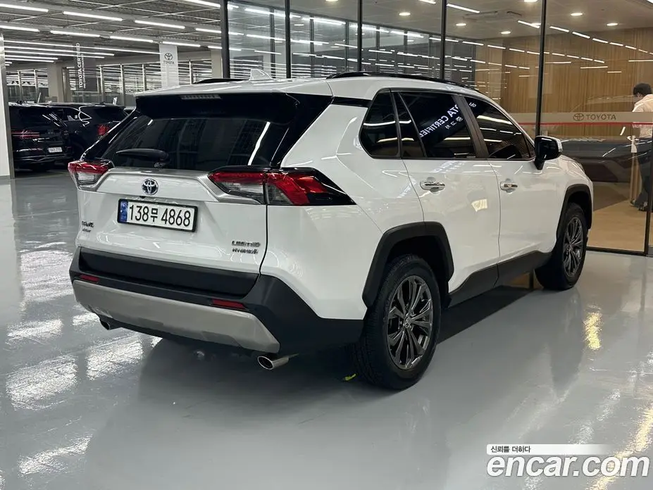 Toyota RAV4 2023 2.5 автомат (вариатор), фото 2 Toyota RAV4 2023 2.5 автомат (вариатор), фото 2