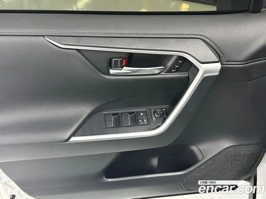 Toyota RAV4 2023 2.5 автомат (вариатор), фото 14 Toyota RAV4 2023 2.5 автомат (вариатор), фото 14
