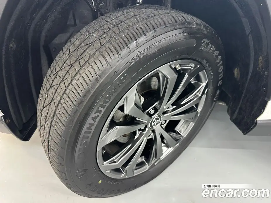 Toyota RAV4 2023 2.5 автомат (вариатор), фото 5 Toyota RAV4 2023 2.5 автомат (вариатор), фото 5
