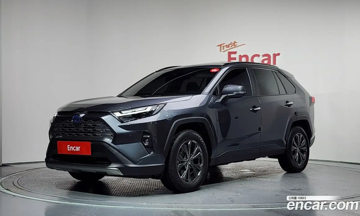Toyota RAV4 2024 2.5 автомат (гидро), фото 1 Toyota RAV4 2024 2.5 автомат (гидро), фото 1