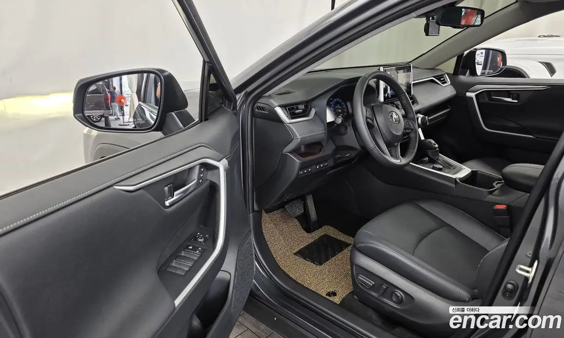 Toyota RAV4 2024 2.5 автомат (гидро), фото 13 Toyota RAV4 2024 2.5 автомат (гидро), фото 13