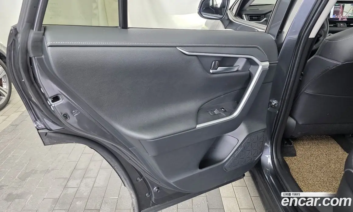 Toyota RAV4 2024 2.5 автомат (гидро), фото 15 Toyota RAV4 2024 2.5 автомат (гидро), фото 15