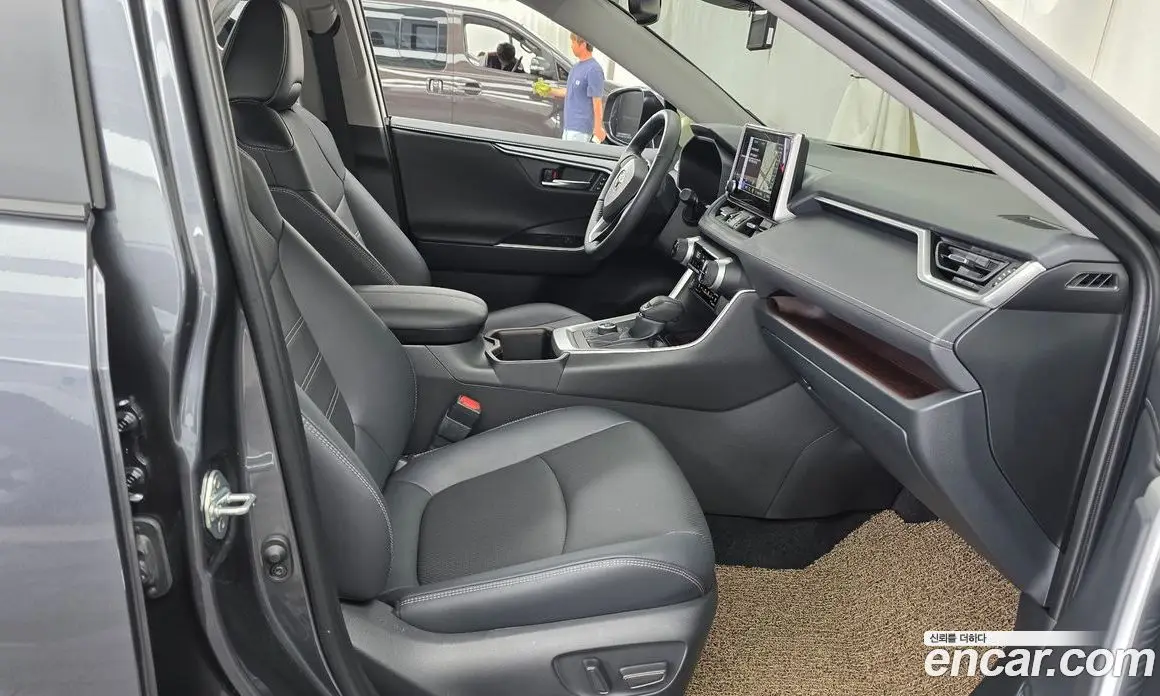 Toyota RAV4 2024 2.5 автомат (гидро), фото 16 Toyota RAV4 2024 2.5 автомат (гидро), фото 16