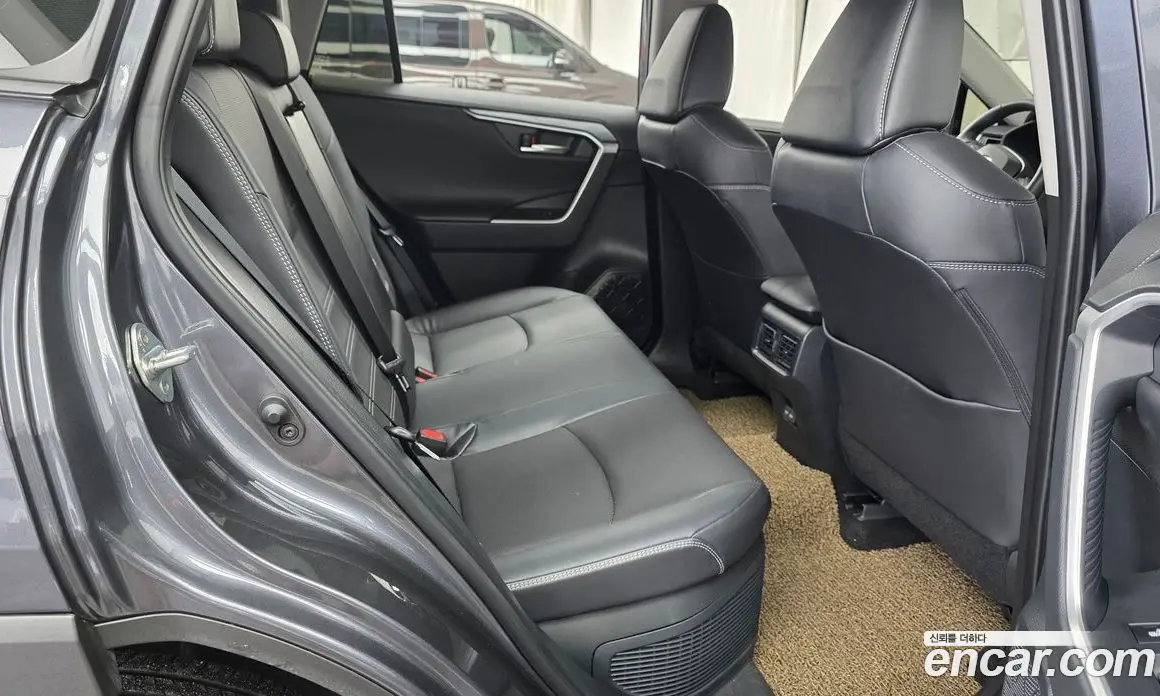 Toyota RAV4 2024 2.5 автомат (гидро), фото 17 Toyota RAV4 2024 2.5 автомат (гидро), фото 17