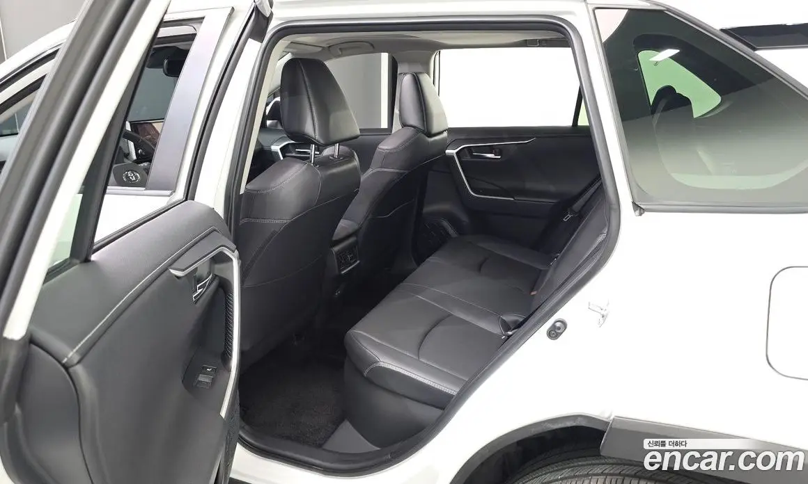 Toyota RAV4 2024 2.5 автомат (гидро), фото 11 Toyota RAV4 2024 2.5 автомат (гидро), фото 11