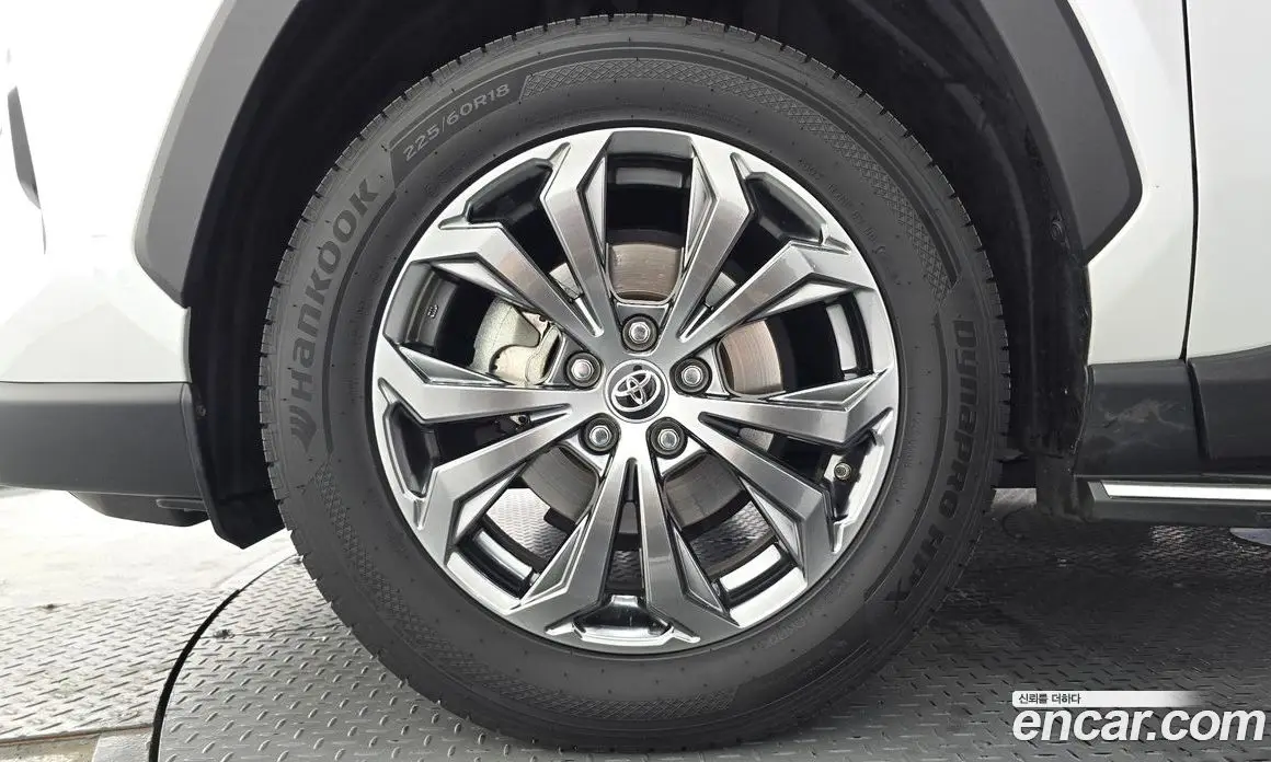 Toyota RAV4 2024 2.5 автомат (гидро), фото 5 Toyota RAV4 2024 2.5 автомат (гидро), фото 5