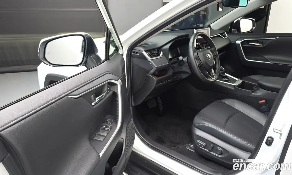 Toyota RAV4 2024 2.5 автомат (гидро), фото 10 Toyota RAV4 2024 2.5 автомат (гидро), фото 10