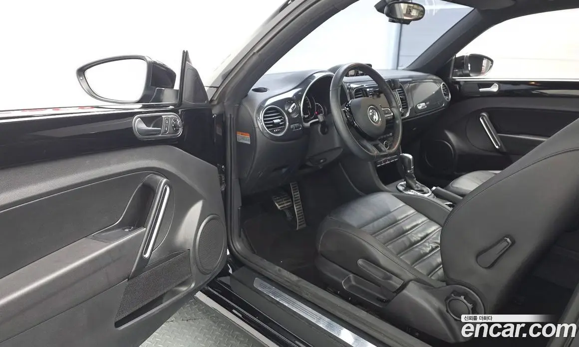 Volkswagen Beatle 2014 2.0 автомат (гидро), фото 10 Volkswagen Beatle 2014 2.0 автомат (гидро), фото 10