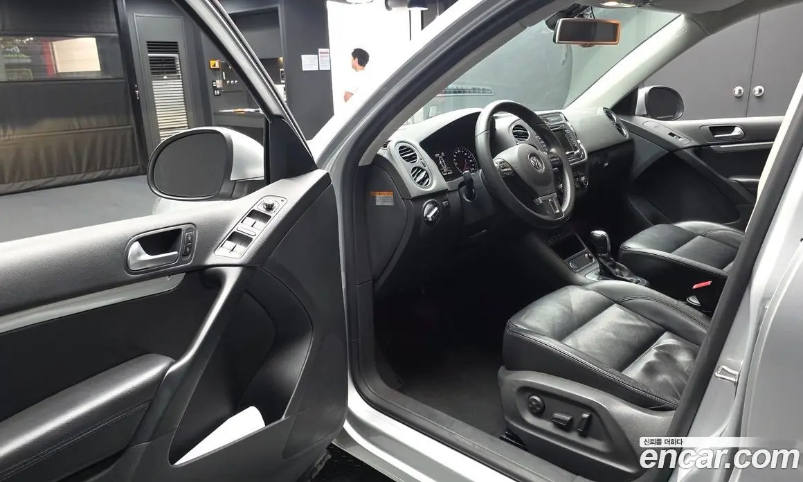 Volkswagen Tiguan 2013 2.0 автомат (гидро), фото 10 Volkswagen Tiguan 2013 2.0 автомат (гидро), фото 10