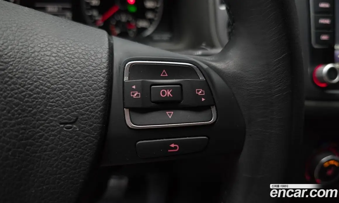 Volkswagen Tiguan 2015 2.0 автомат (гидро), фото 17 Volkswagen Tiguan 2015 2.0 автомат (гидро), фото 17