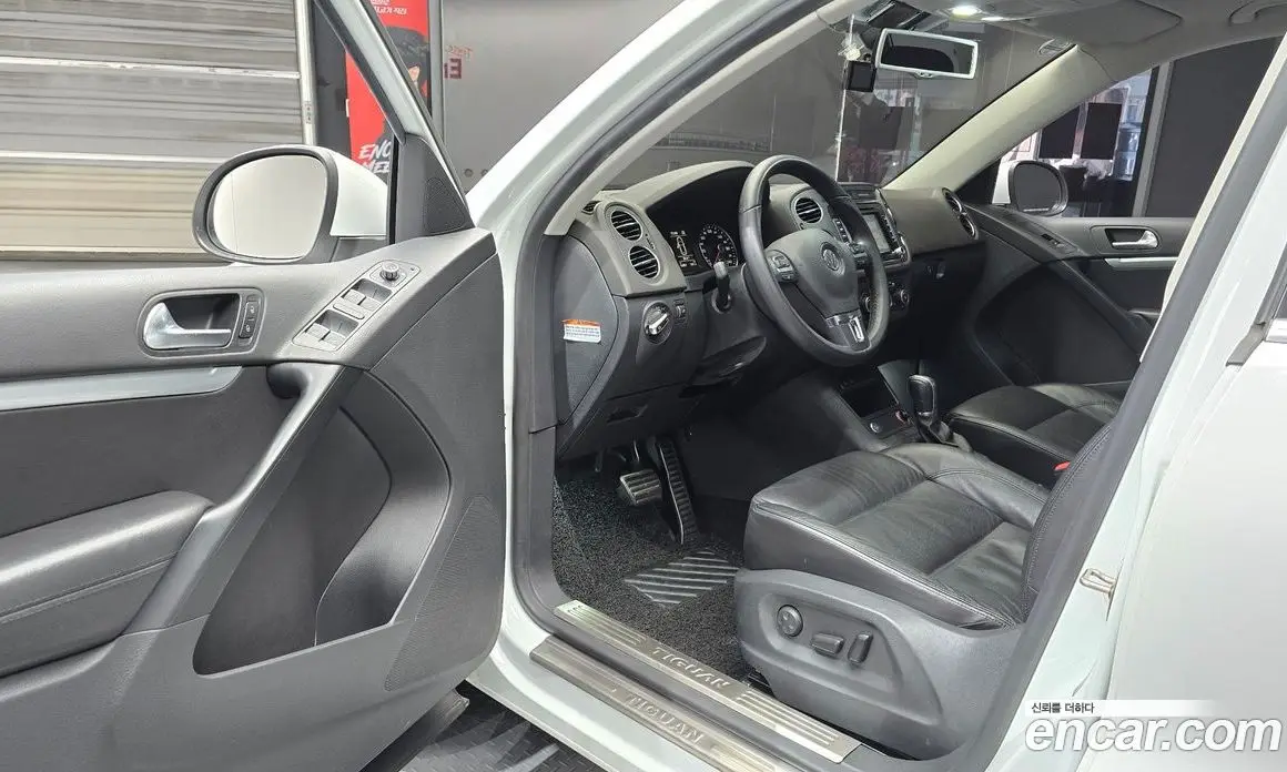 Volkswagen Tiguan 2015 2.0 автомат (гидро), фото 10 Volkswagen Tiguan 2015 2.0 автомат (гидро), фото 10