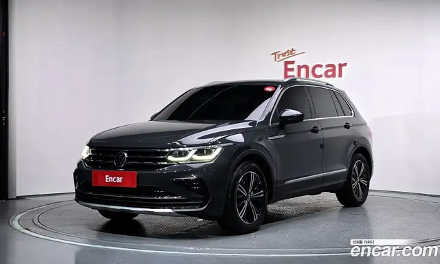 Volkswagen Tiguan 2021 2.0 автомат (гидро), миниатюра 1 Volkswagen Tiguan 2021 2.0 автомат (гидро), миниатюра 1