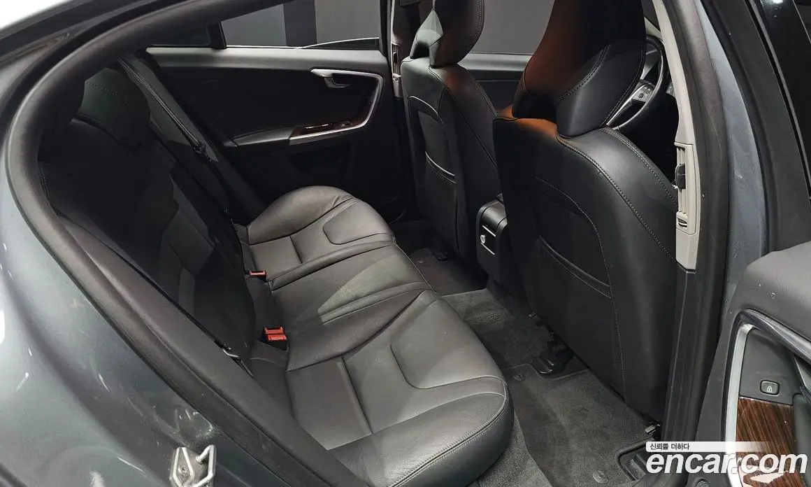 Volvo S60 2018 2.0 автомат (гидро), фото 11 Volvo S60 2018 2.0 автомат (гидро), фото 11