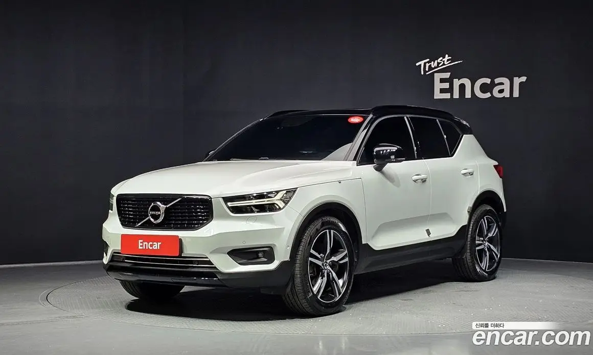 Volvo XC40 2018 2.0 автомат (гидро), фото 1 Volvo XC40 2018 2.0 автомат (гидро), фото 1
