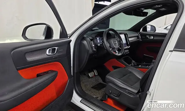 Volvo XC40 2018 2.0 автомат (гидро), миниатюра 10 Volvo XC40 2018 2.0 автомат (гидро), миниатюра 10
