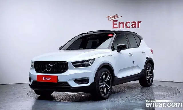Volvo XC40 2020 2.0 автомат (гидро), миниатюра 1 Volvo XC40 2020 2.0 автомат (гидро), миниатюра 1