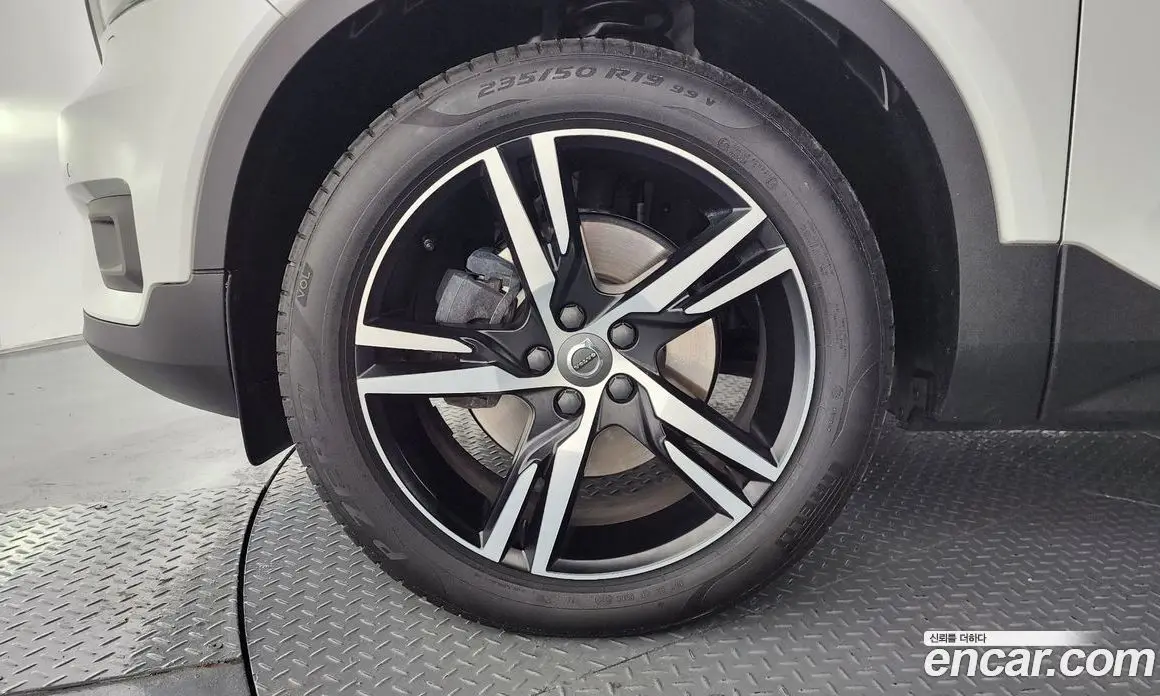 Volvo XC40 2020 2.0 автомат (гидро), фото 5 Volvo XC40 2020 2.0 автомат (гидро), фото 5