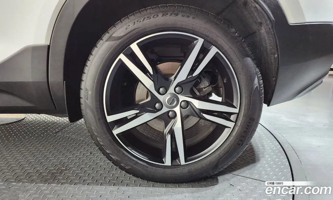 Volvo XC40 2020 2.0 автомат (гидро), фото 7 Volvo XC40 2020 2.0 автомат (гидро), фото 7