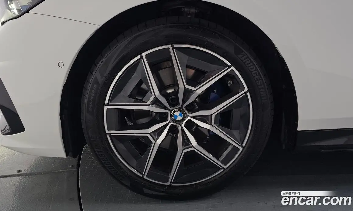 BMW 5 серия 2025 2.0 автомат (гидро), фото 5 BMW 5 серия 2025 2.0 автомат (гидро), фото 5