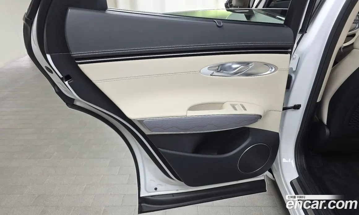 Genesis GV70 2023 2.5 автомат (гидро), фото 14 Genesis GV70 2023 2.5 автомат (гидро), фото 14