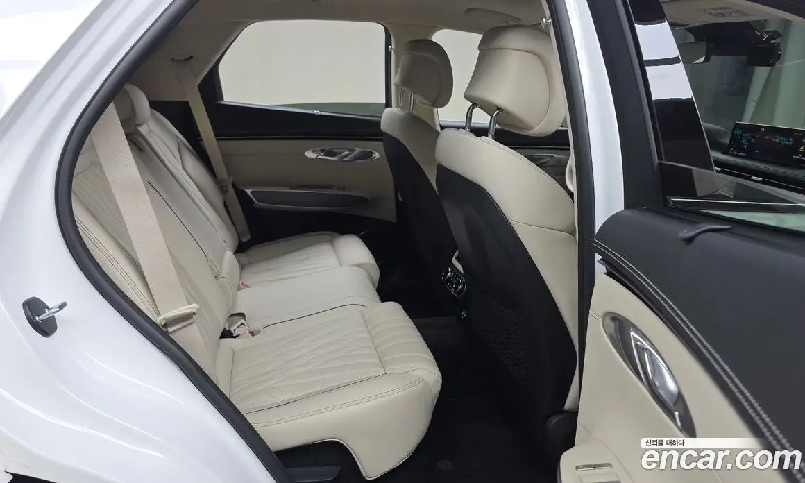 Genesis GV70 2023 2.5 автомат (гидро), фото 17 Genesis GV70 2023 2.5 автомат (гидро), фото 17