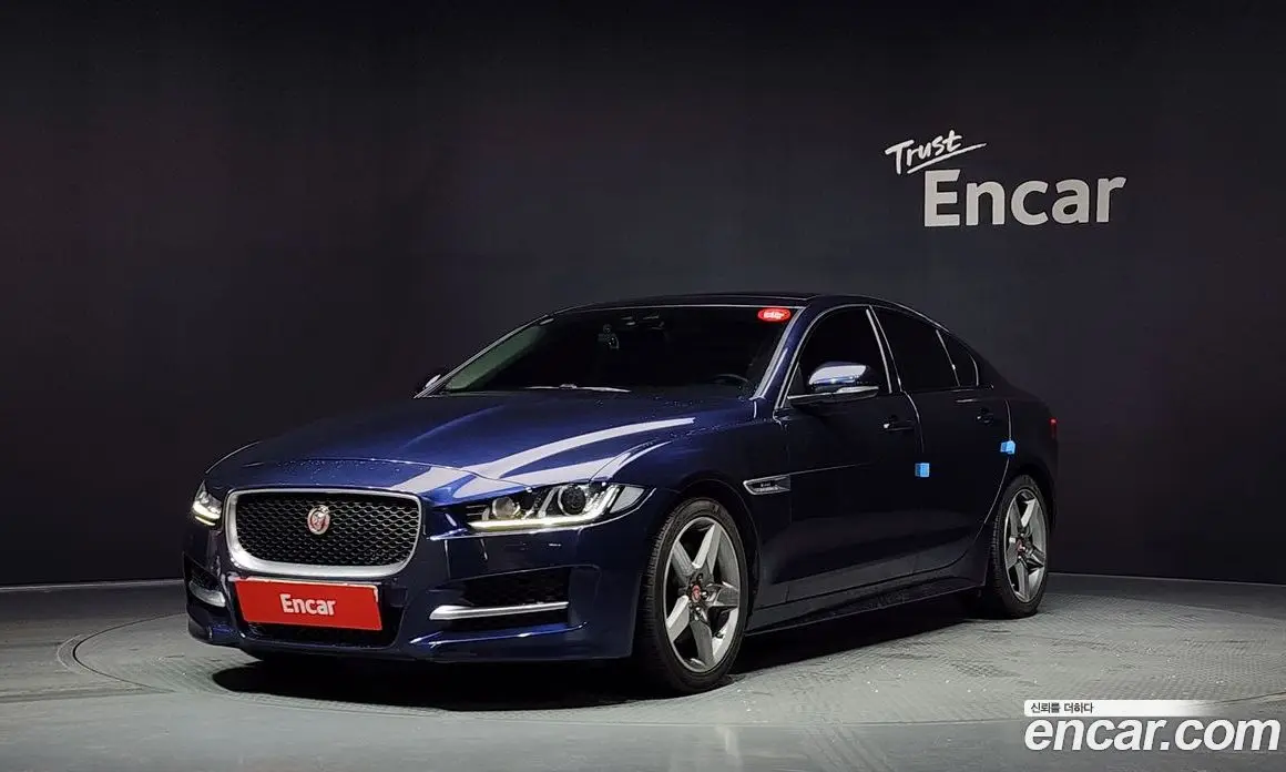 Jaguar XE 2015 2.0 автомат (гидро), фото 1 Jaguar XE 2015 2.0 автомат (гидро), фото 1