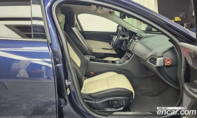 Jaguar XE 2015 2.0 автомат (гидро), миниатюра 11 Jaguar XE 2015 2.0 автомат (гидро), миниатюра 11