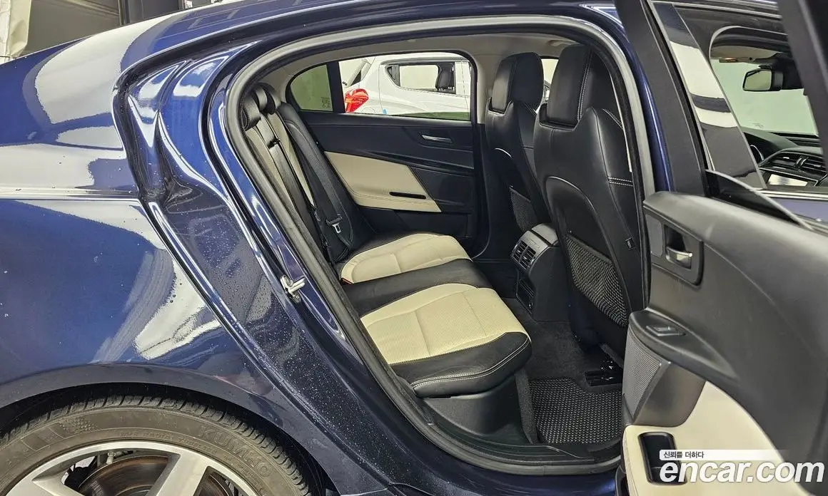 Jaguar XE 2015 2.0 автомат (гидро), фото 12 Jaguar XE 2015 2.0 автомат (гидро), фото 12