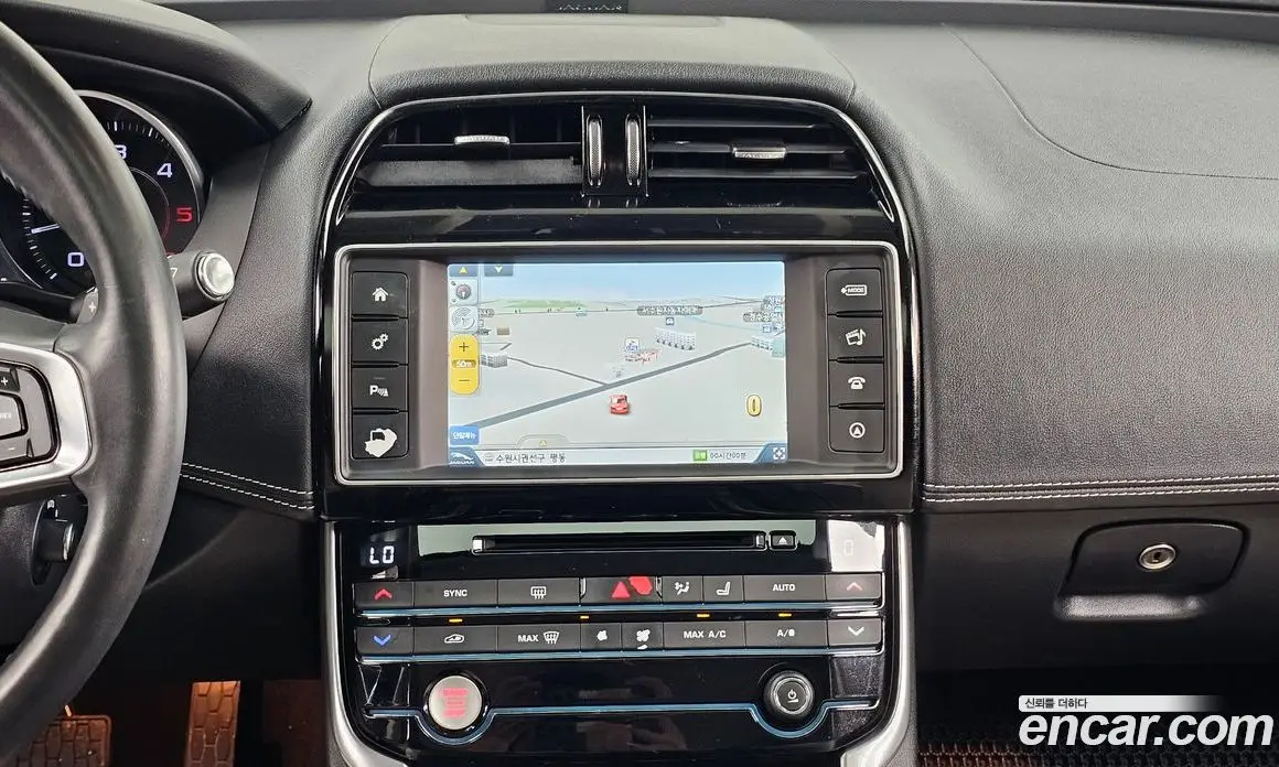 Jaguar XE 2015 2.0 автомат (гидро), фото 14 Jaguar XE 2015 2.0 автомат (гидро), фото 14