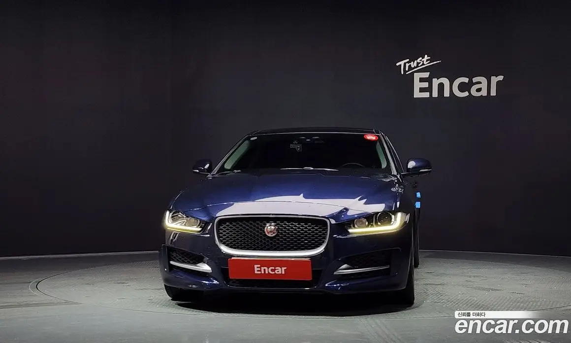 Jaguar XE 2015 2.0 автомат (гидро), фото 3 Jaguar XE 2015 2.0 автомат (гидро), фото 3